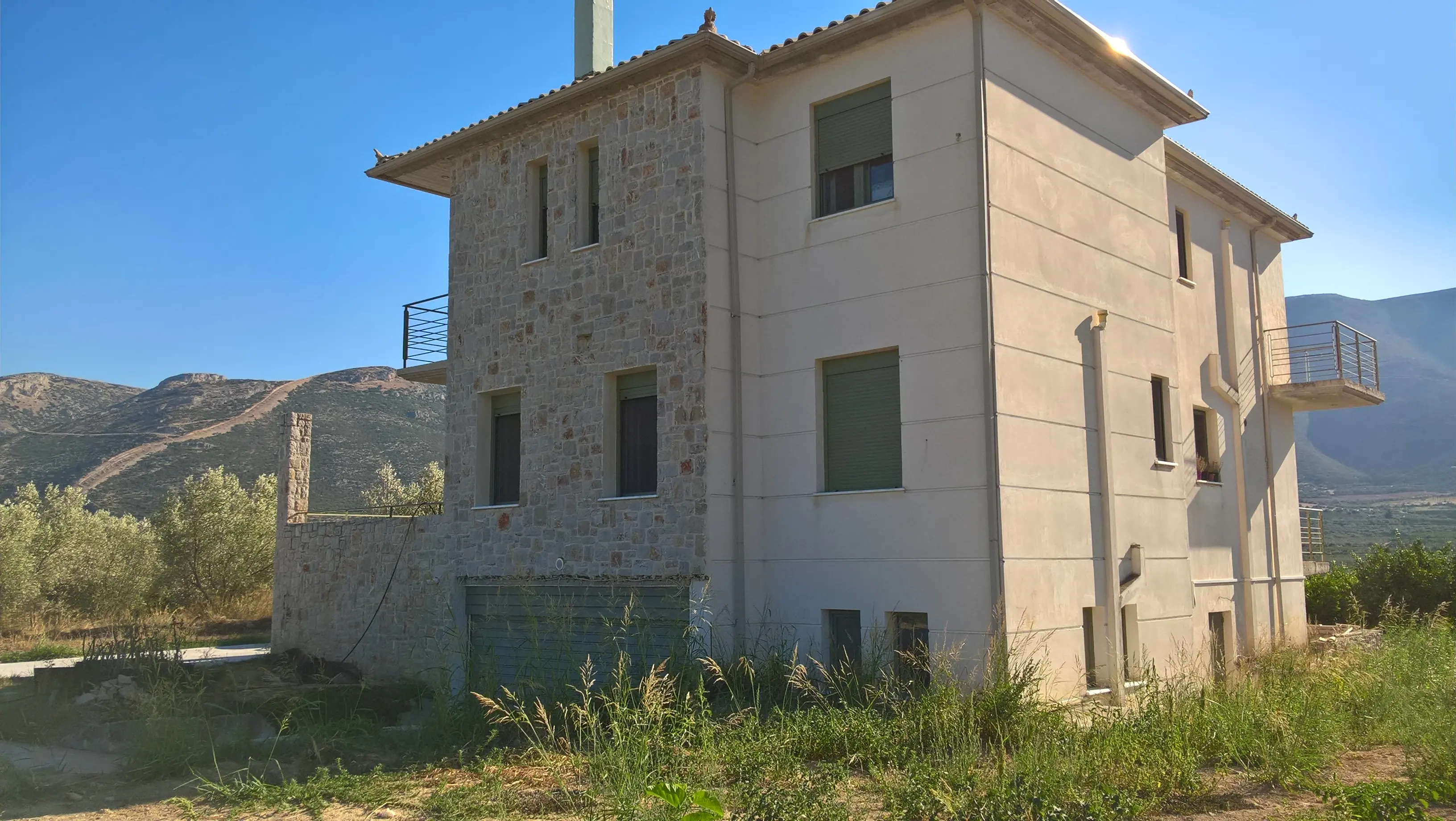 Μεζονέτα με υπόγειο στην επαρχία Άργους